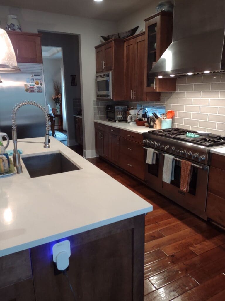 A recently cleaned modern looking kitchen by the Bellevue Cleaning crew